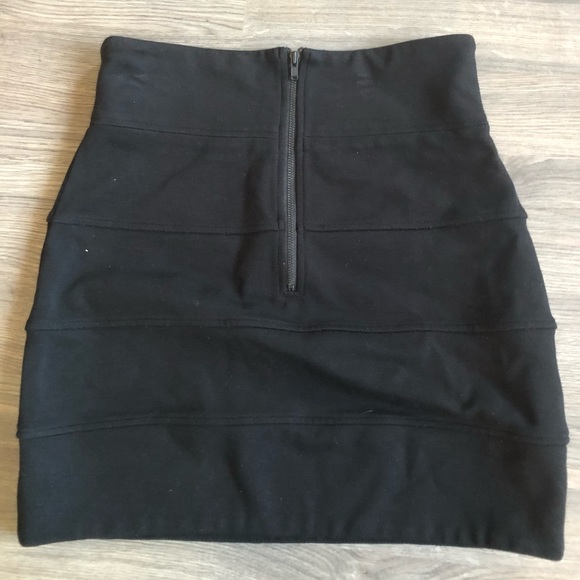 🌼Talula | Zipper Back Mini Skirt - Picture 3 of 5